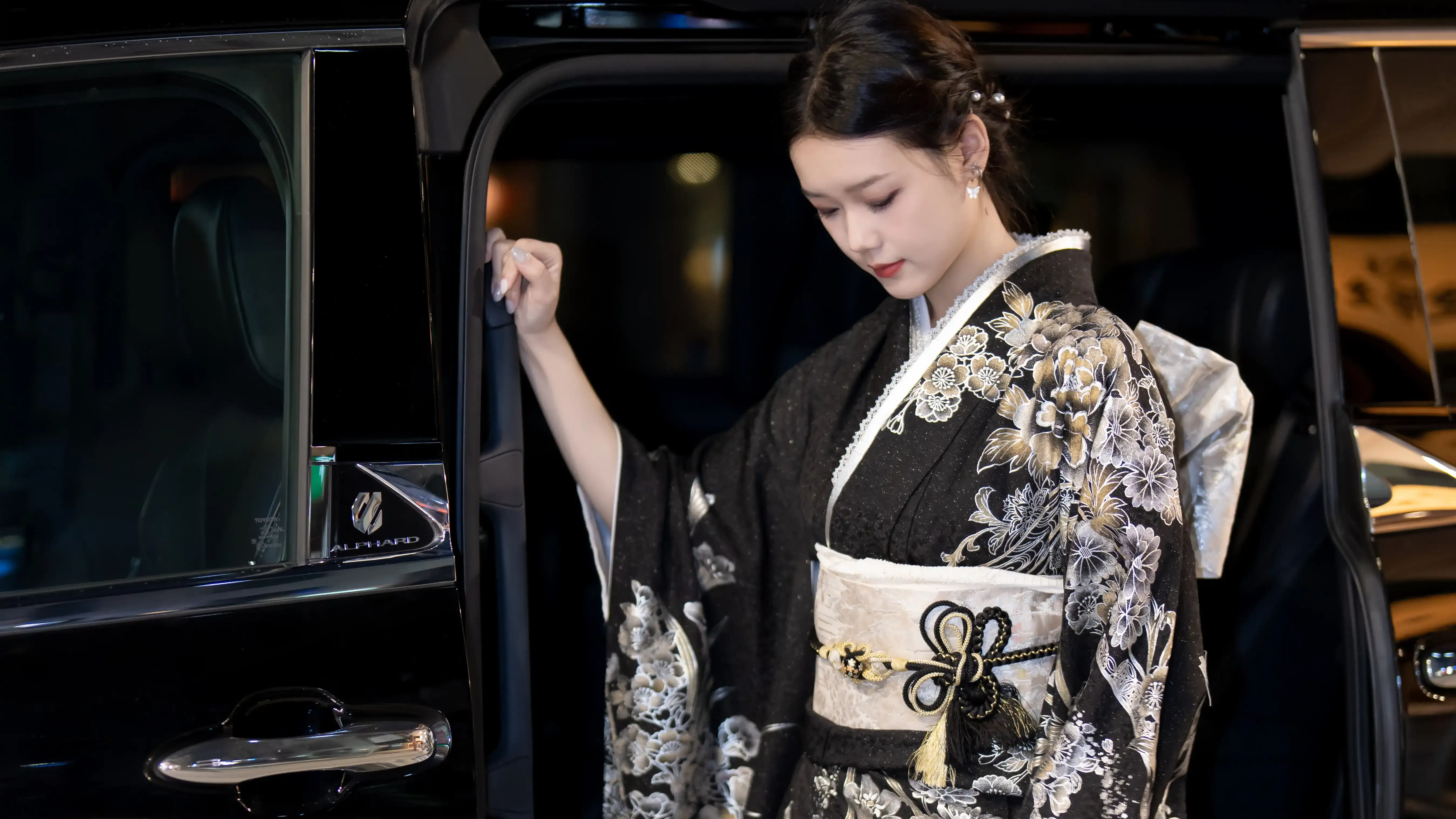 RUN KIMONO editorial kimono portrait